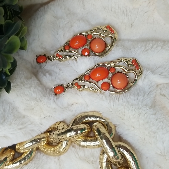EUC Amrita Singh Coral & Gold Earrings